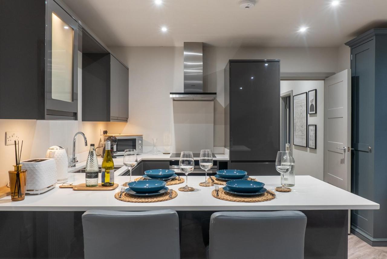 Spring Mount Huge Luxury Full Apartment- Harrogate Centre-Two Extremely Comfy Kingsize Bedrooms-Fully Equipped Modern Kitchen-Cosy Living Room With Huge Tv Eksteriør billede